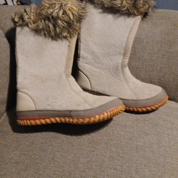 Sorel Womens Faux Fur, Tan Boots. Size 10 - Picture 16 of 16